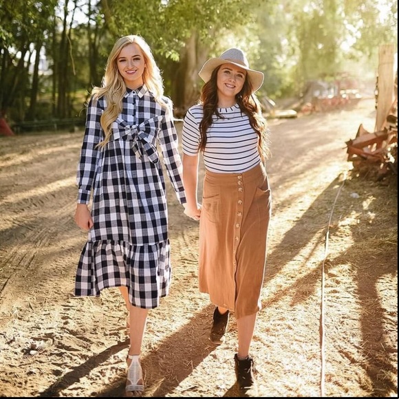 New Hailey & Co Tie Front Dress - Picture 5 of 10